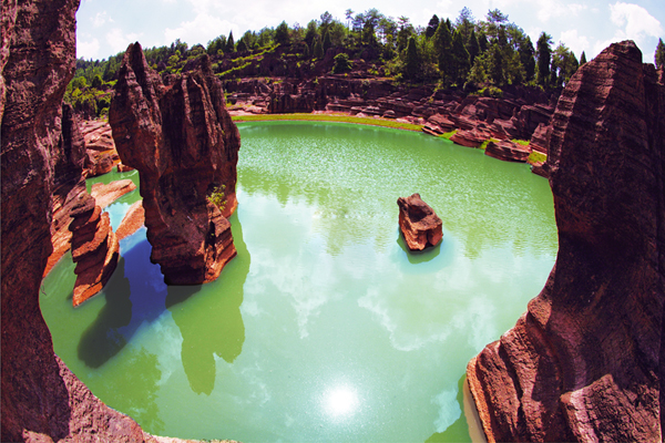 張家界、袁家界、天子山、紅石林、鳳凰古城四晚五日游