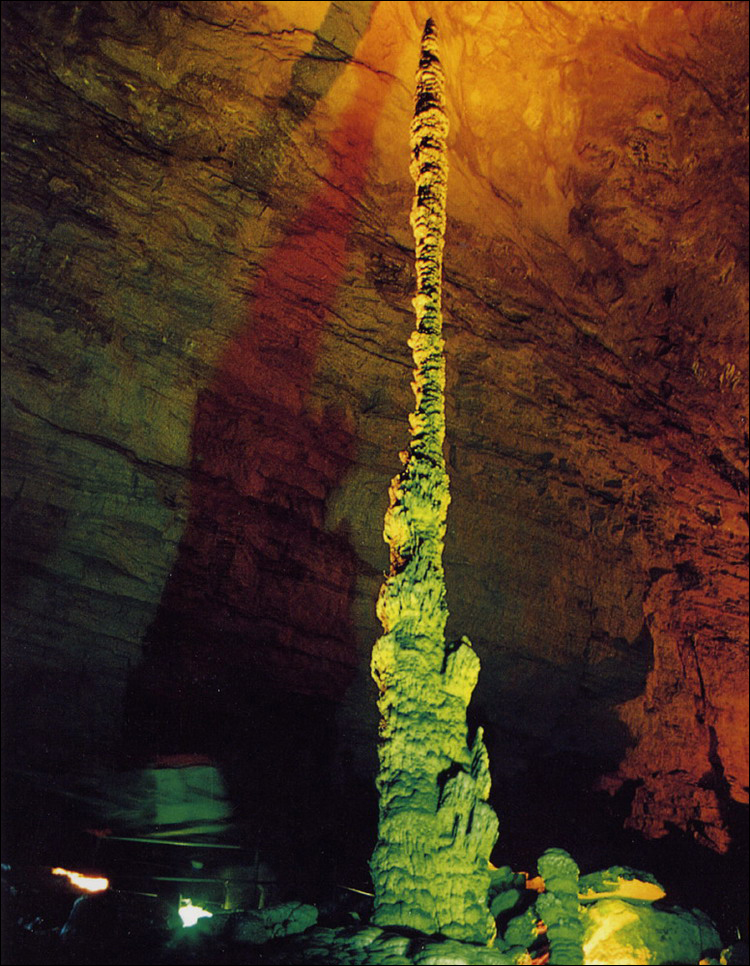 張家界國家森林公園、黃龍洞、鳳凰古城品質四日游
